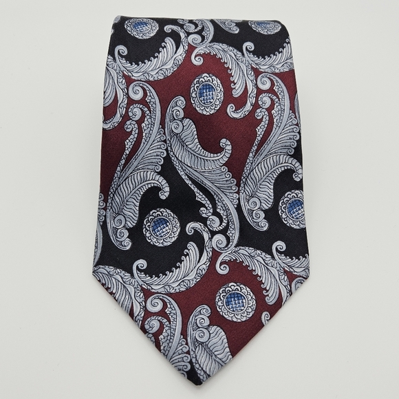 Metropolitan Museum of Art red and black paisley tie - Picture 1 of 5